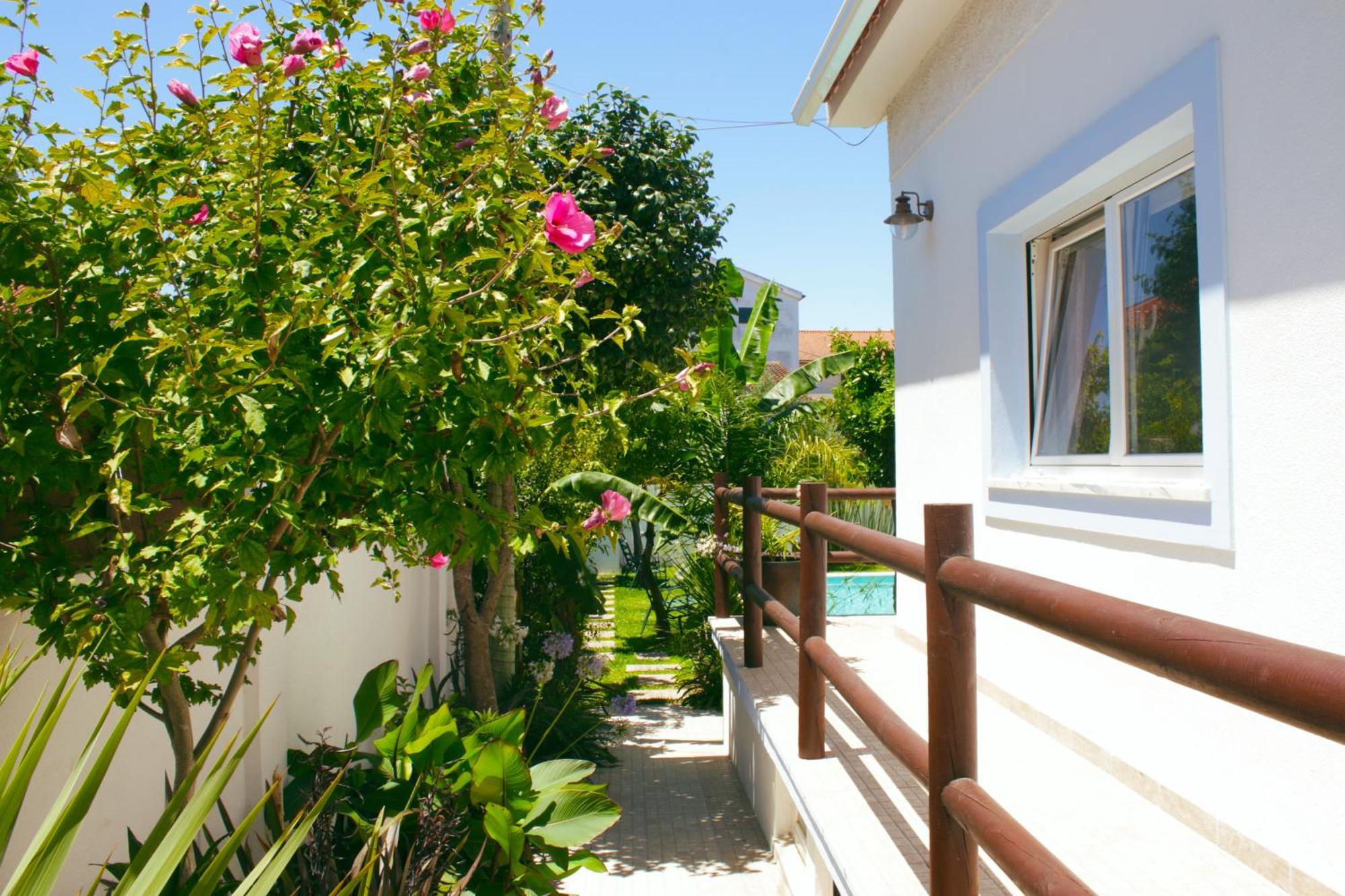 Vila Vale Guest House - Surf & Yoga シャルネカ エクステリア 写真